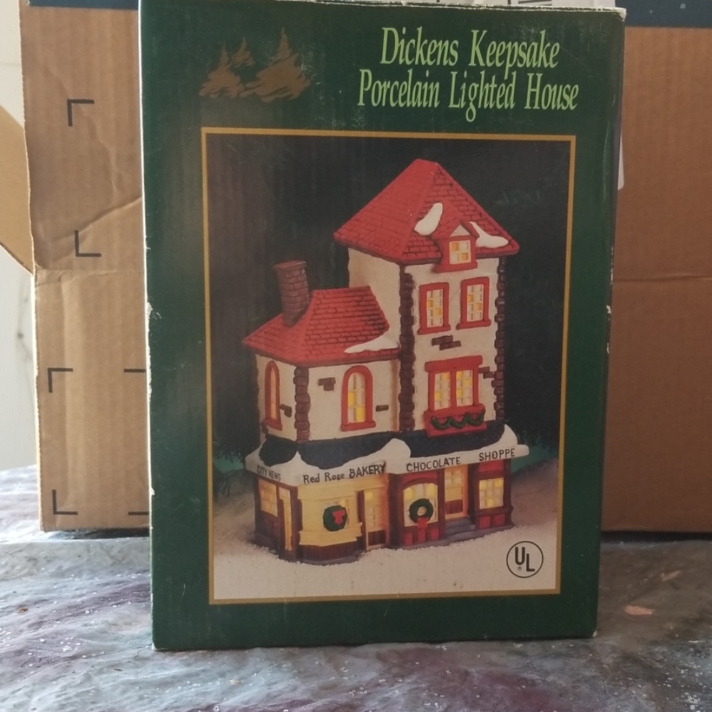 Dickens Keepsake Porcelain Lighted House